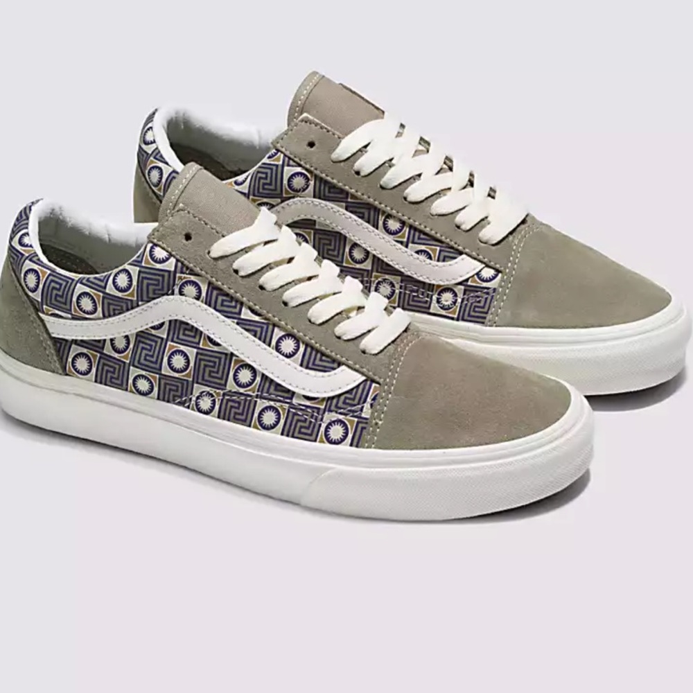 Vans WMNS Old Skool
Geo Trek Olive
VN0007NTOLV
Sneakers - Picture 3 of 16